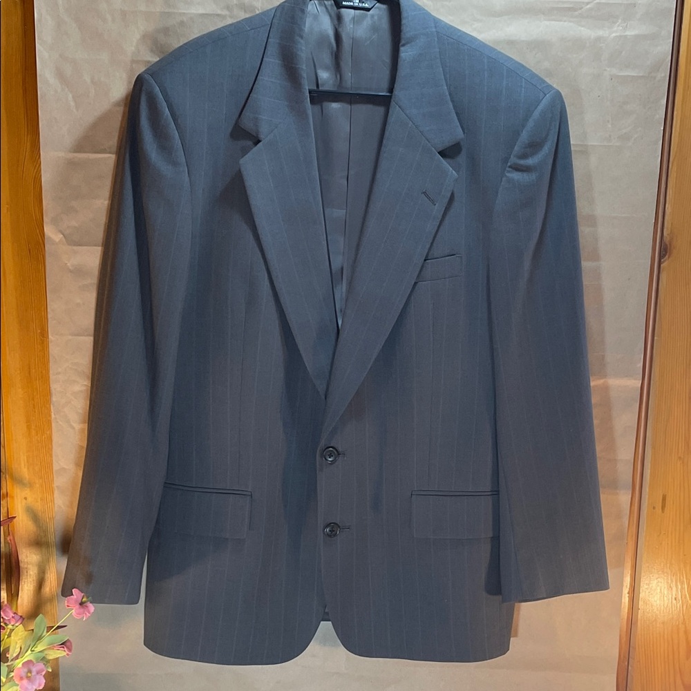 Classic Gray Man w/ blue Pinstripe Men's Blazer 42R 100% Virgin wool Satin lined